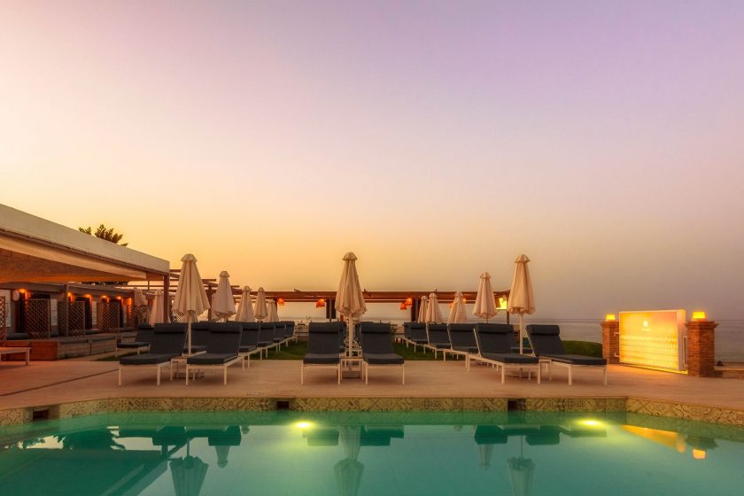 iakinthos - tsilivi beach-front hotel - la piscine